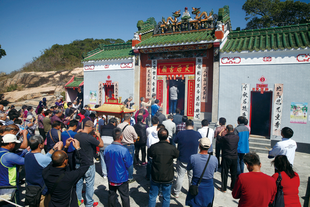 每年年尾，遷居外面的村民返回天后廟還神。