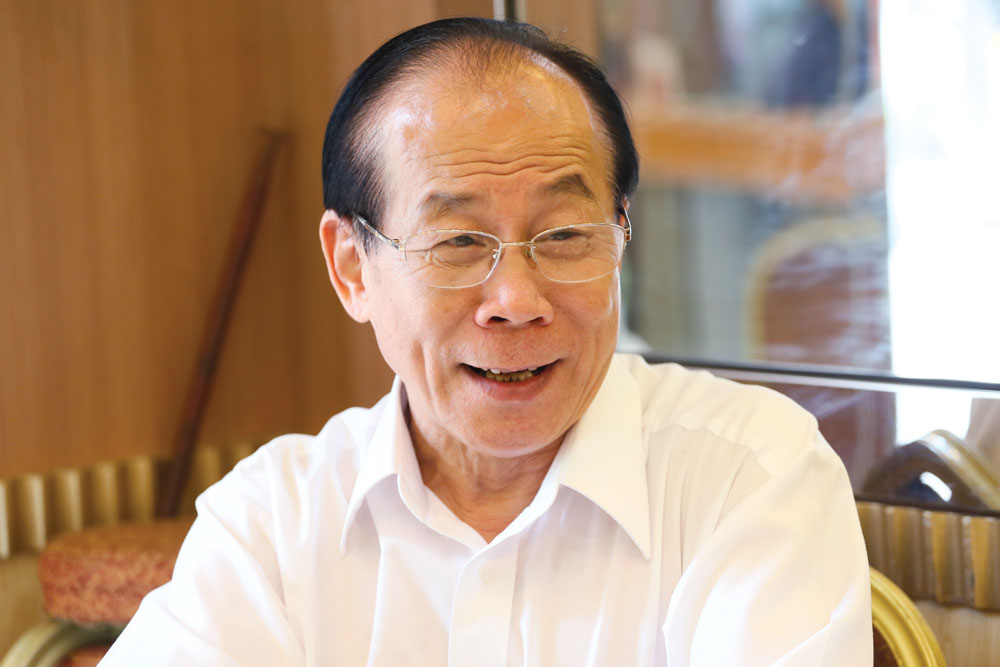 東江老闆黃少堅重視食物質素，他要求廚師煮菜時要如同煮給家人吃一樣認真和用心。