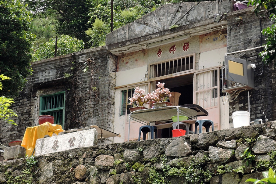 公菴禪師寺位於白沙村半山上，人跡罕至。