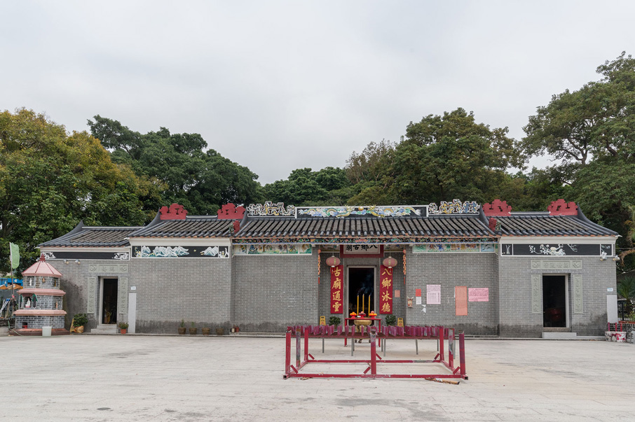 八鄉古廟屬於同益堂的產業，每年觀音誕和秋分舉行拜 祭。