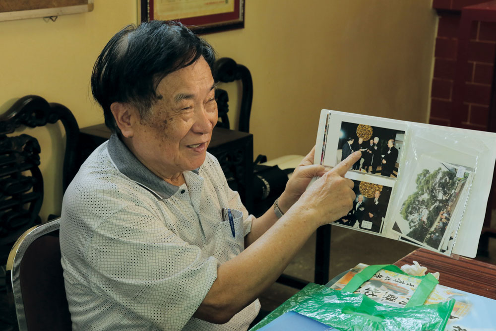 與衙前圍村甚有淵源的梁錫麟，對昔日村中的逸事記憶猶新，趣談當年景況。