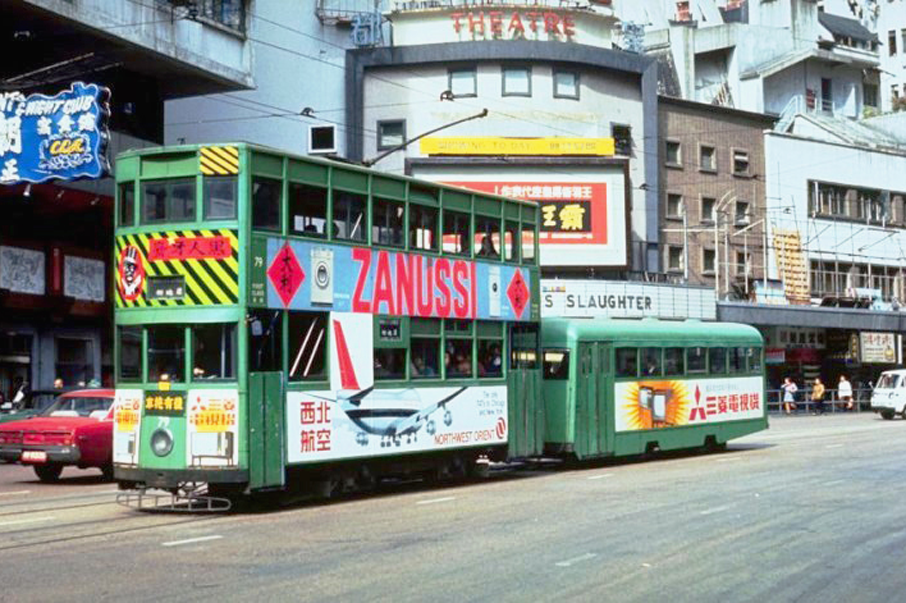 1965年，電車公司推出單層拖卡，直至1967年共有22輛投入服務。可惜由於拖卡製造的噪音頗大，後來於1982年廢除拖卡。
