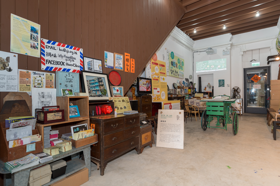 地下單位用作展覽館、食肆和商舖，提供不同服務。