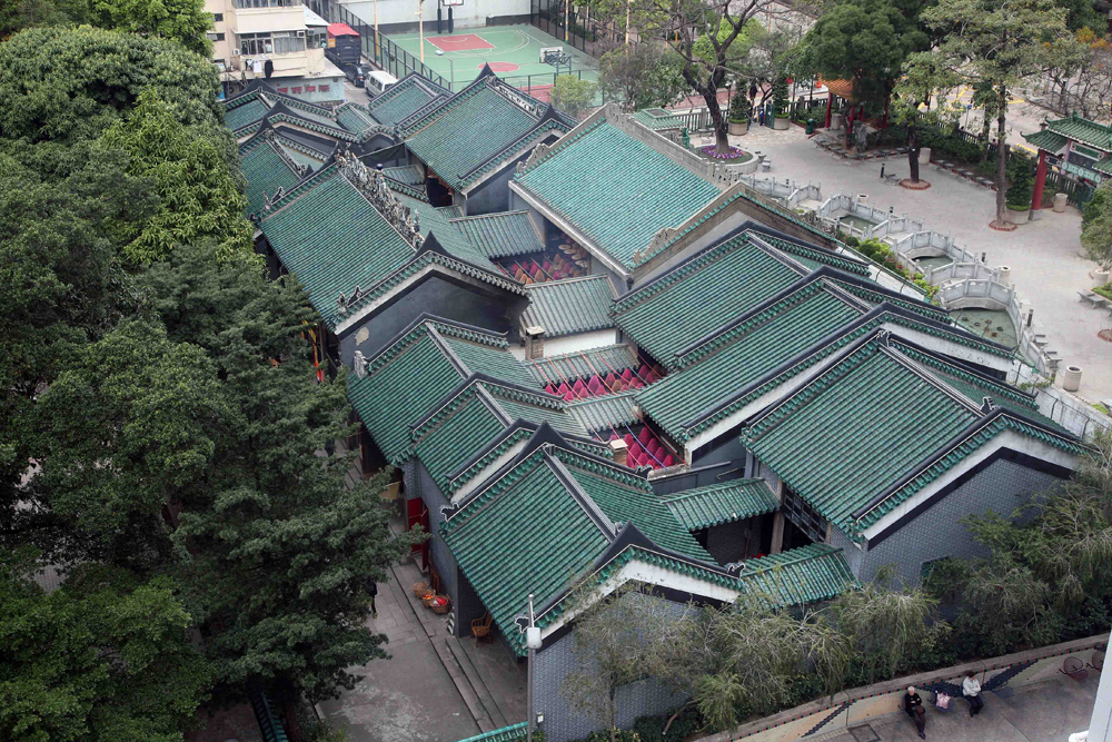 油麻地天后古廟建築群一列五間，其中四間是廟宇。
