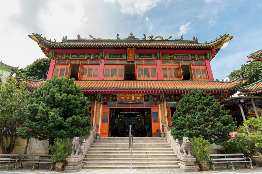 翊化宮建於1964年，崇祀全真龍門派四位代師。