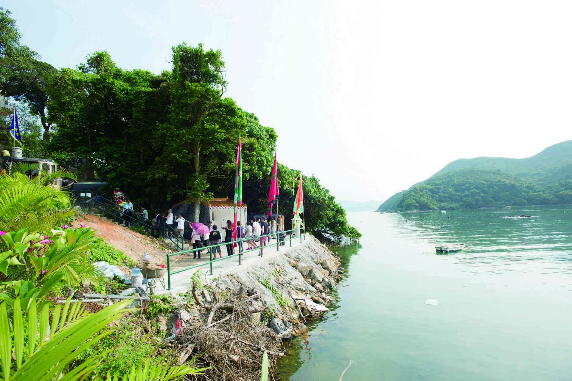 大王爺伯公是鄉民尊崇的神衹，基本上每一條鄉村都有伯公，起着保佑鄉民的作用。