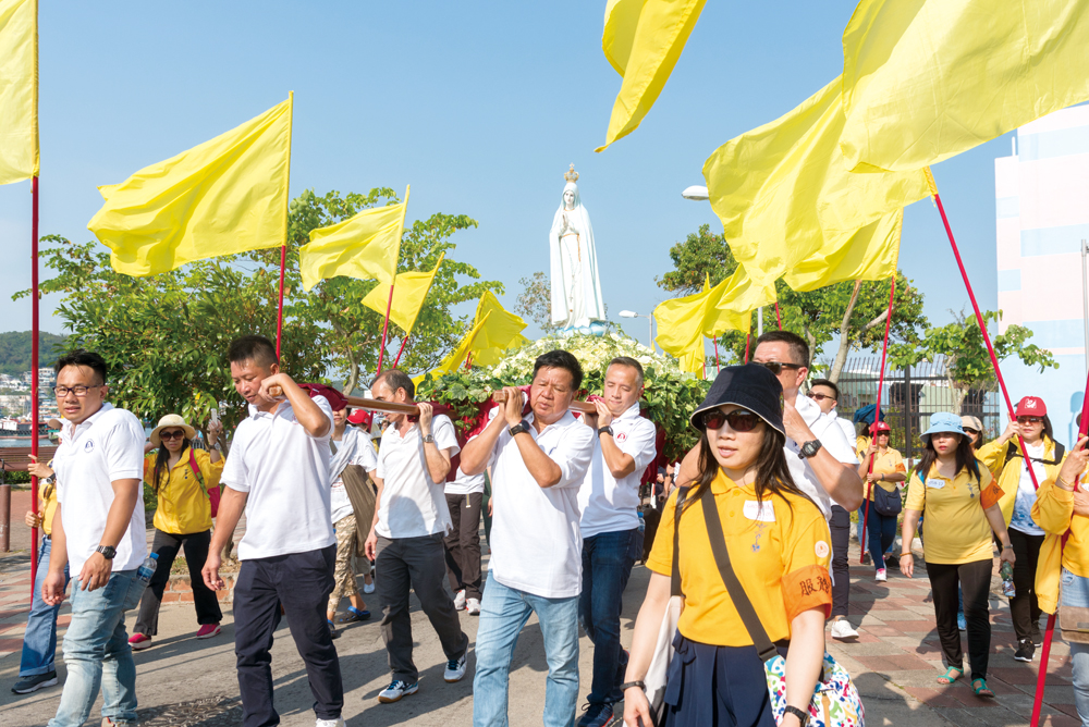 長洲花地瑪聖母堂每年10月將聖母像抬出社區巡遊一圈。