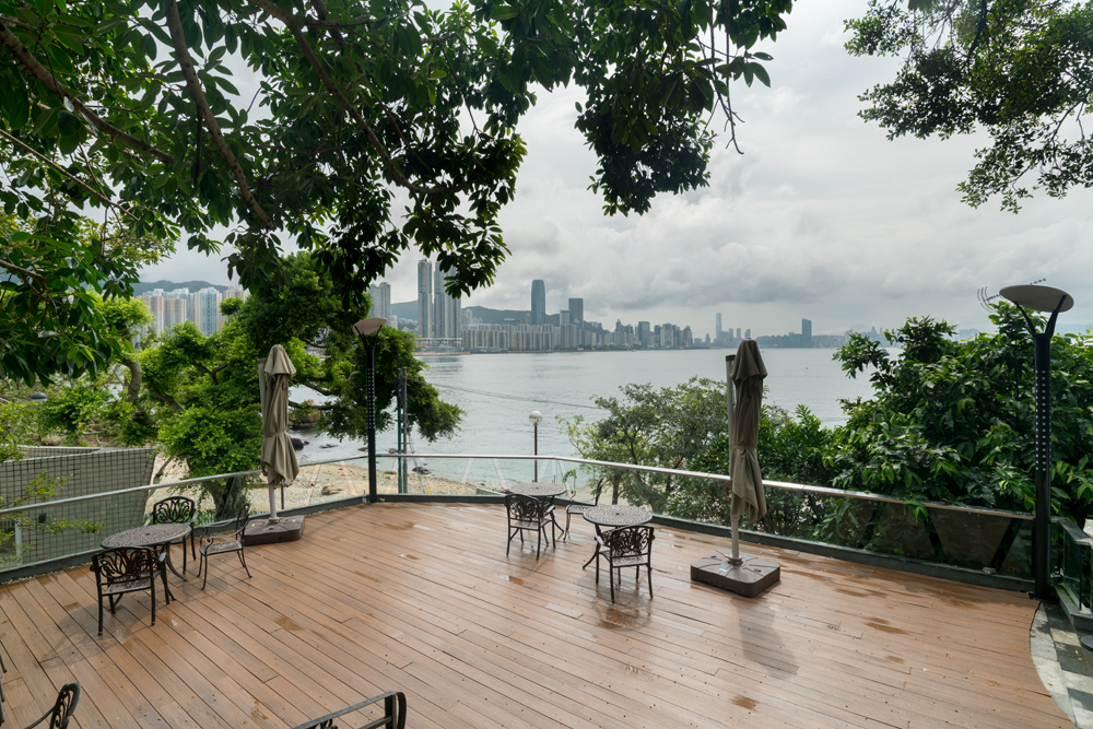 露天平台維港景致開闊。