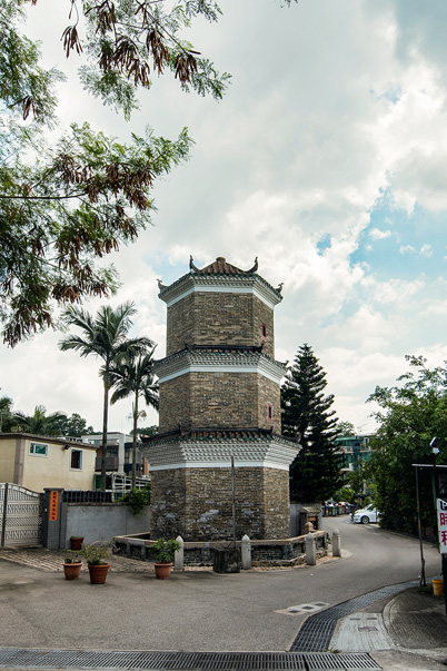 樓高三層的聚星樓，是香港罕有的青磚古塔。