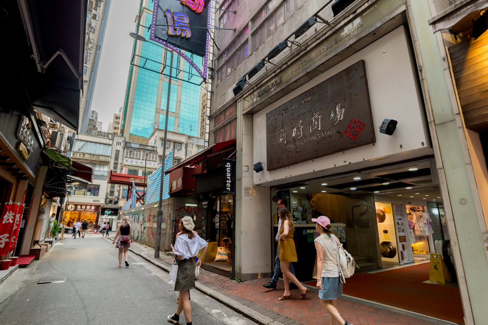 利時商場曾為設計師與時裝愛好者的集中地，是1990年代的潮人聖地。