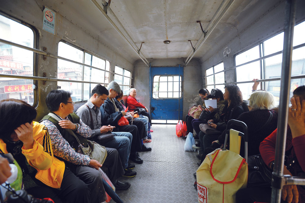 鄉村車的乘客大多是需要往返偏遠鄉村和聯和墟的老街坊，昔日聯和墟營運時，還會有不少農戶帶著蔬菜和雞鴨上車。