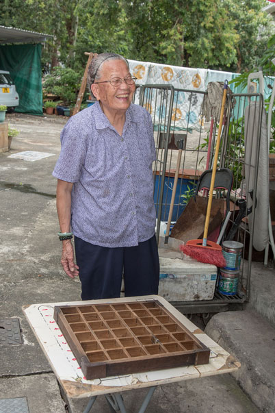 洪哥嫂的手粉架用了幾十年
