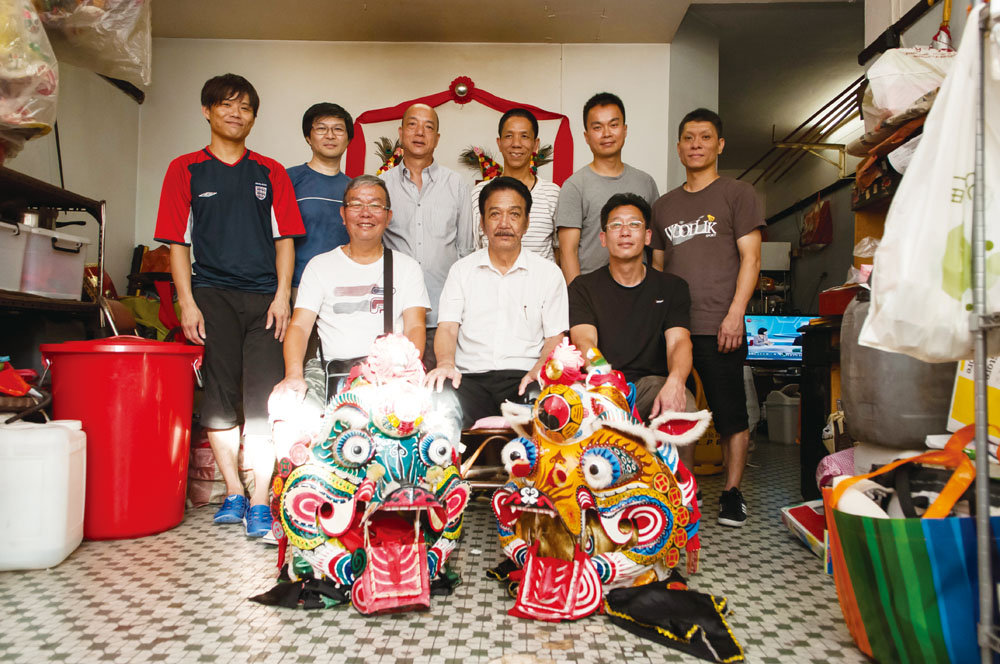 王師傅武術高強，桃李滿門，弟子每逢星期日、二及四都會上門拜訪，一同練拳。