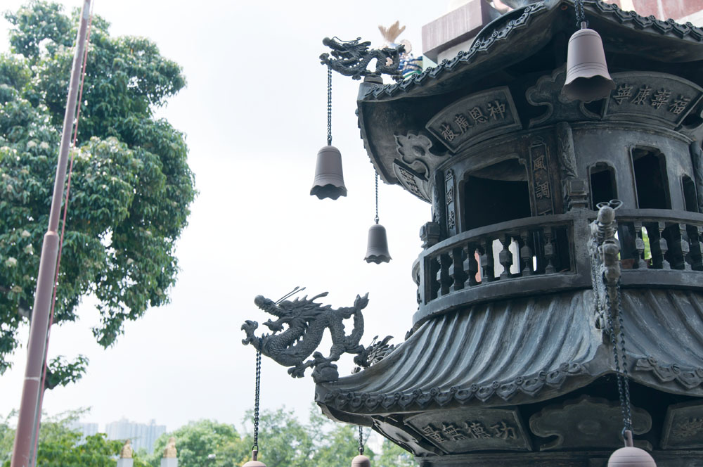 塔上的龍頭掛鐘，相信參考自中國的古建築，造功精巧細緻。