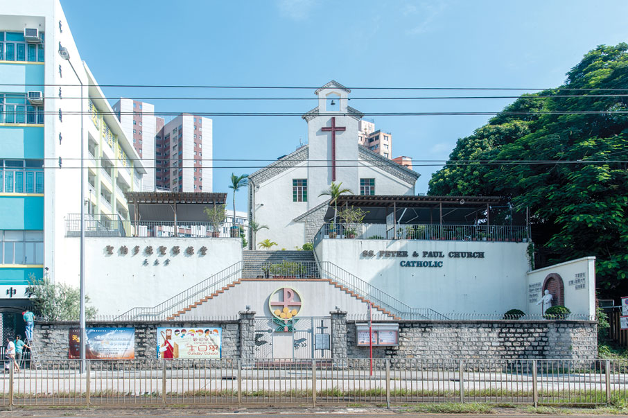天主教神父在元朗舊墟旁建立的天主堂和學校已經棄置。