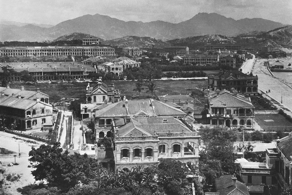    尖沙咀早年不少建築充滿歐陸風格和情懷，圖中左上方為諾士佛臺，照片攝於1908年。 