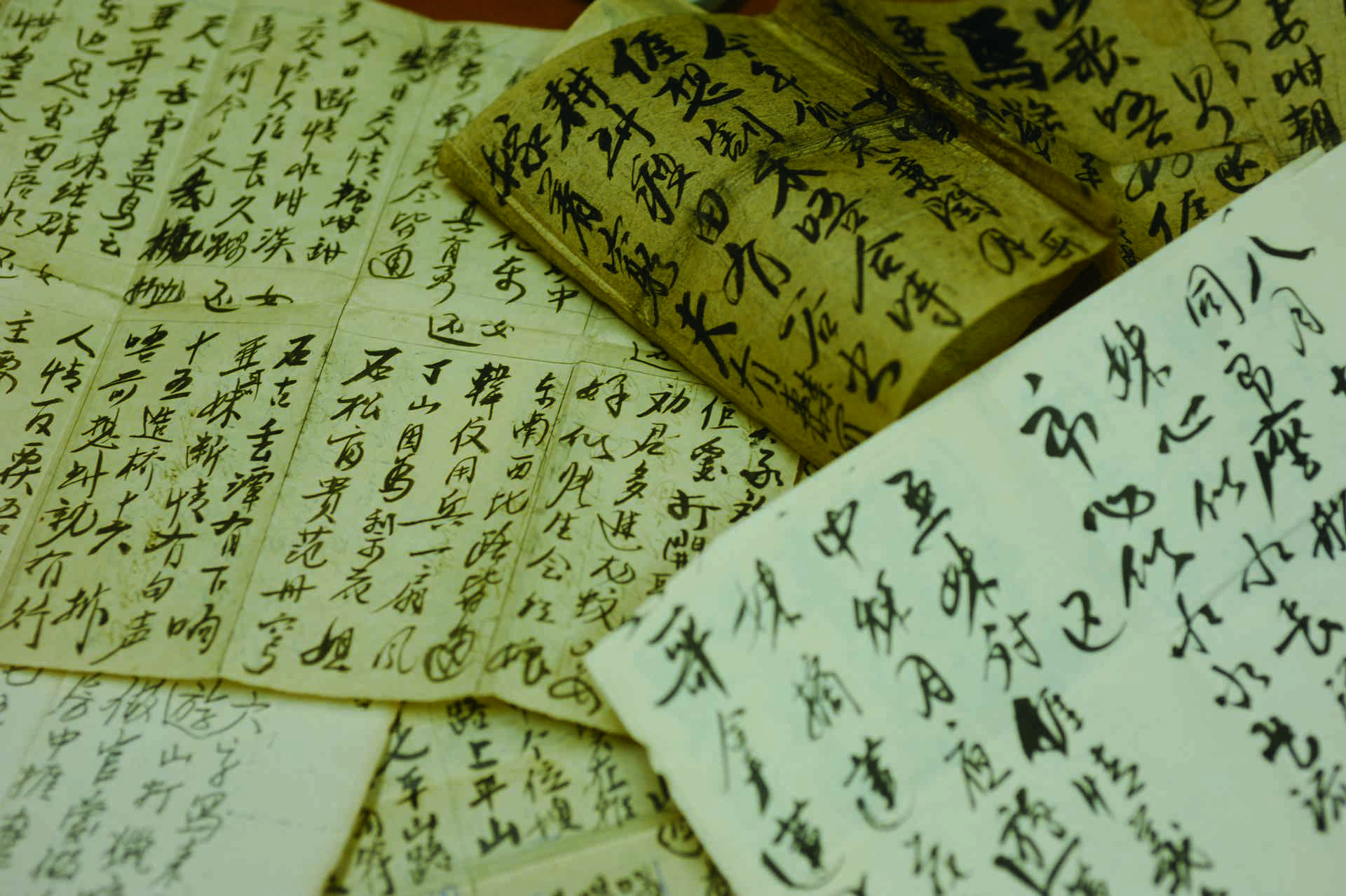 舊年代識字人少，手抄歌詞皆屬珍品。