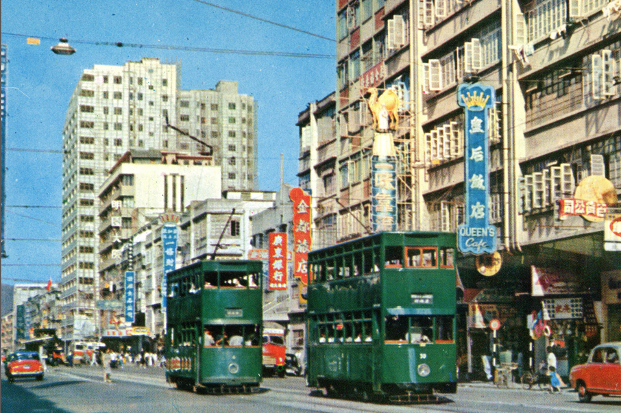 1923年，雙層電車上蓋改為永久性木質上蓋；1925年，則引入全密封式雙層電車。而由1924年開始，電車公司進行雙軌鋪設工程至筲箕灣段。