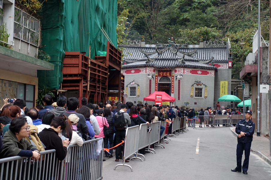 供奉觀音的民間廟宇在農曆正月廿六日大多有借庫活動，港島以蓮花宮最熱鬧。