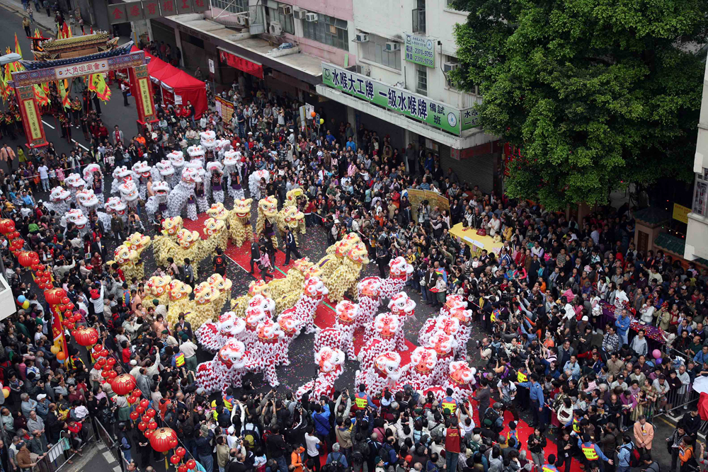 大角咀廟會在每年3月第一個星期日於洪聖殿對出的福全街舉行
