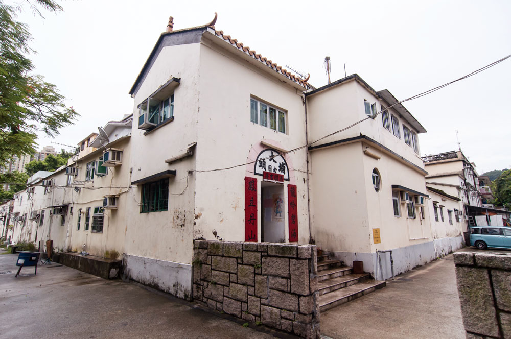 大埔頭鄉鄧族原居於水圍之內，後因圍內空間不敷應用，在漸漸擴展出一圍一村的格局。
