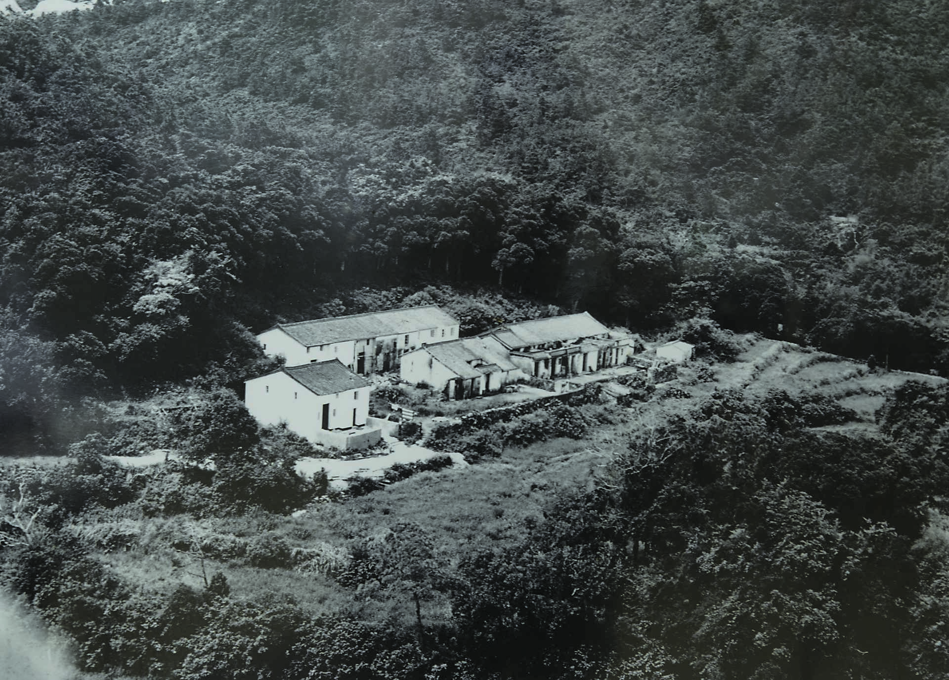 爛泥灣是客家鄉村，有屋有田有牛寮有祠堂。（圖片 / 萬宜灣新村 ）