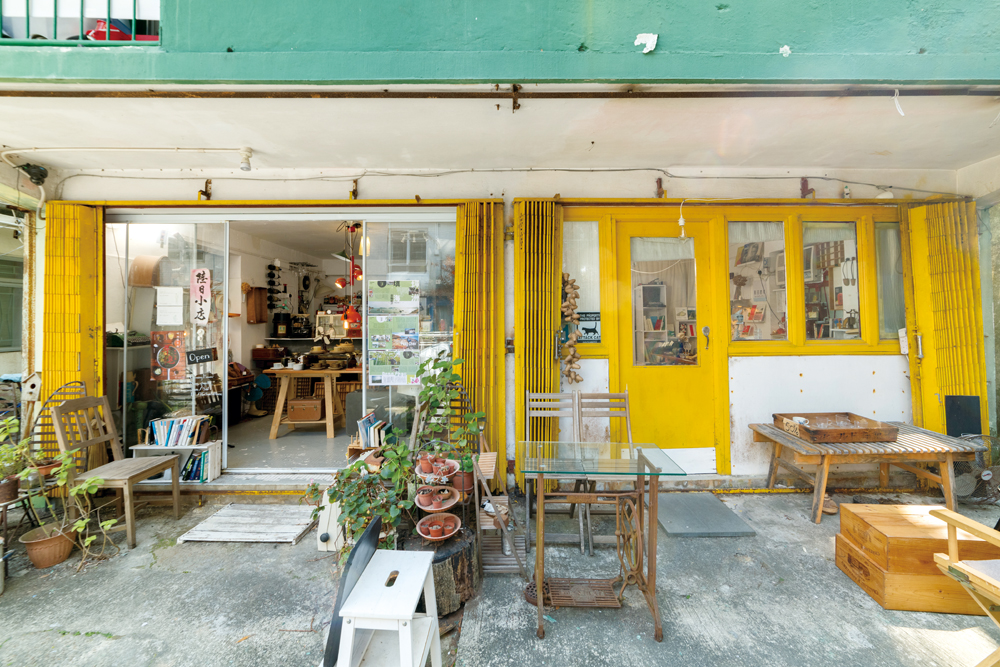 小店外經過悉心布置，營造休閒自在的格調。