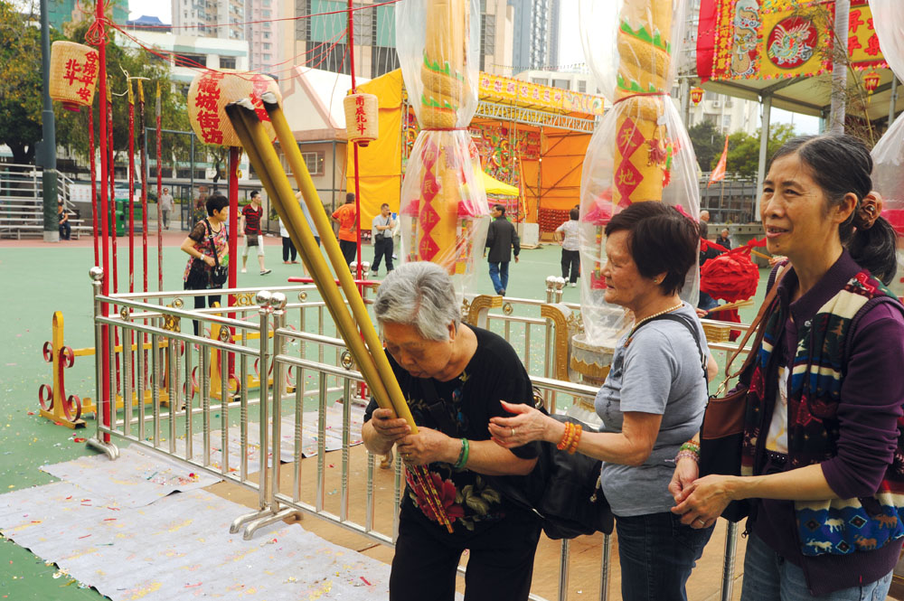 雖然九龍寨城的天后廟已拆，但區內居民仍每年慶祝天后誕。