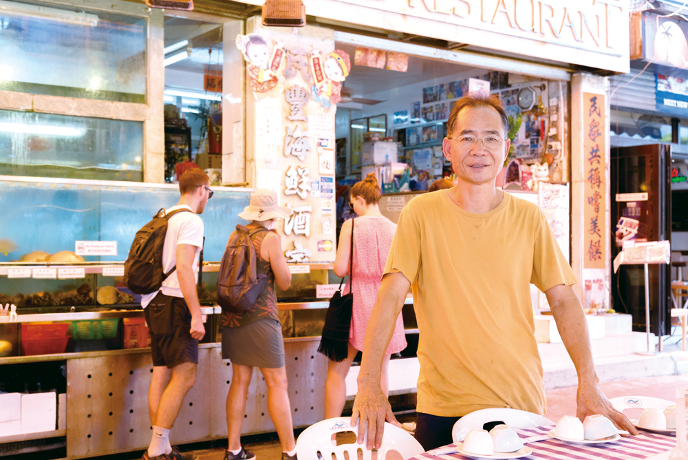 家族經營的民豐，吳女士的哥哥也是一名主將，負責不少店內事務。