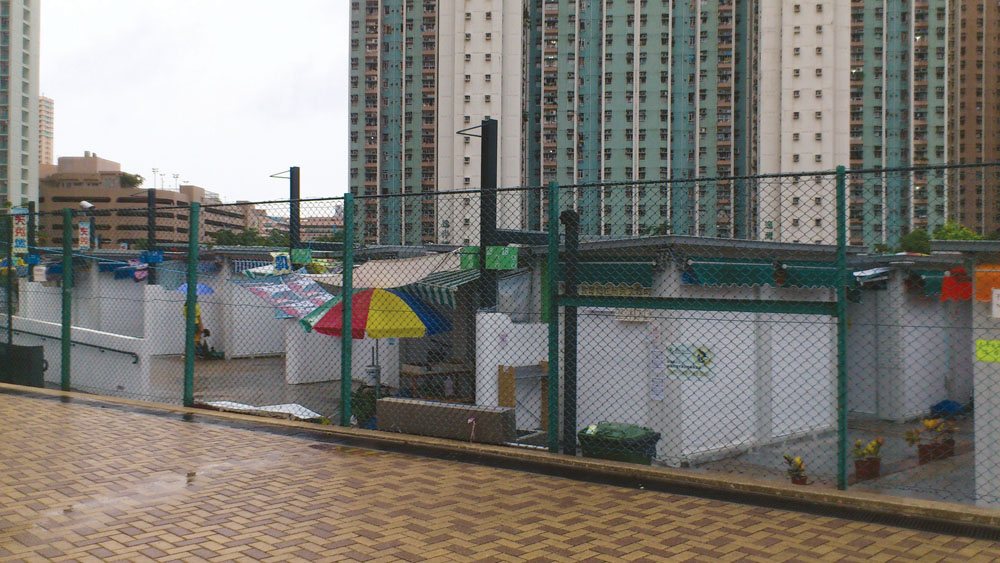 天秀墟雖然在地理上鄰近大型屋邨，但並未為其帶來明顯優勢。