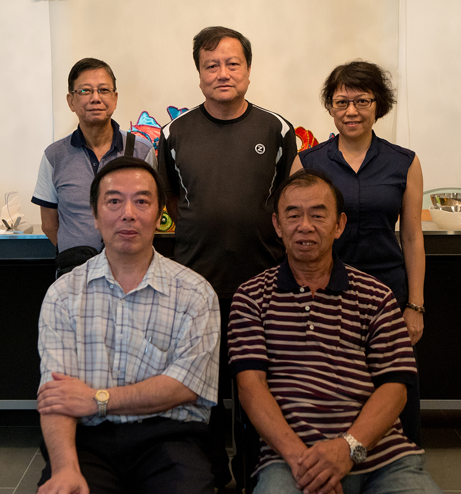 萬機陶瓷廠廠長及陶瓷師傅。