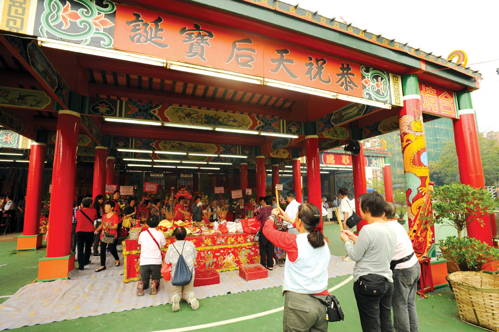 亞皆老街球場搭建了臨時的天后廟。