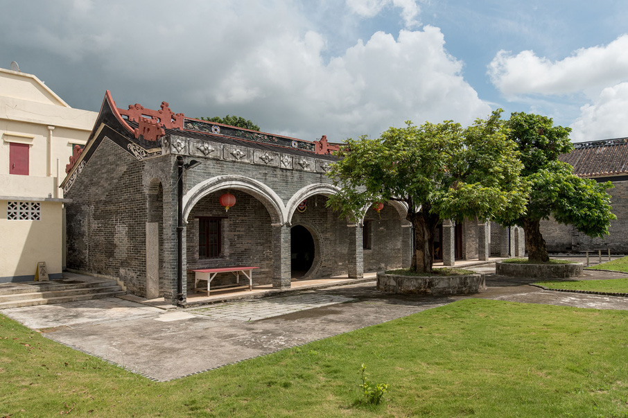 古蹟辦修復友恭學校時， 重建外面的遊廊。