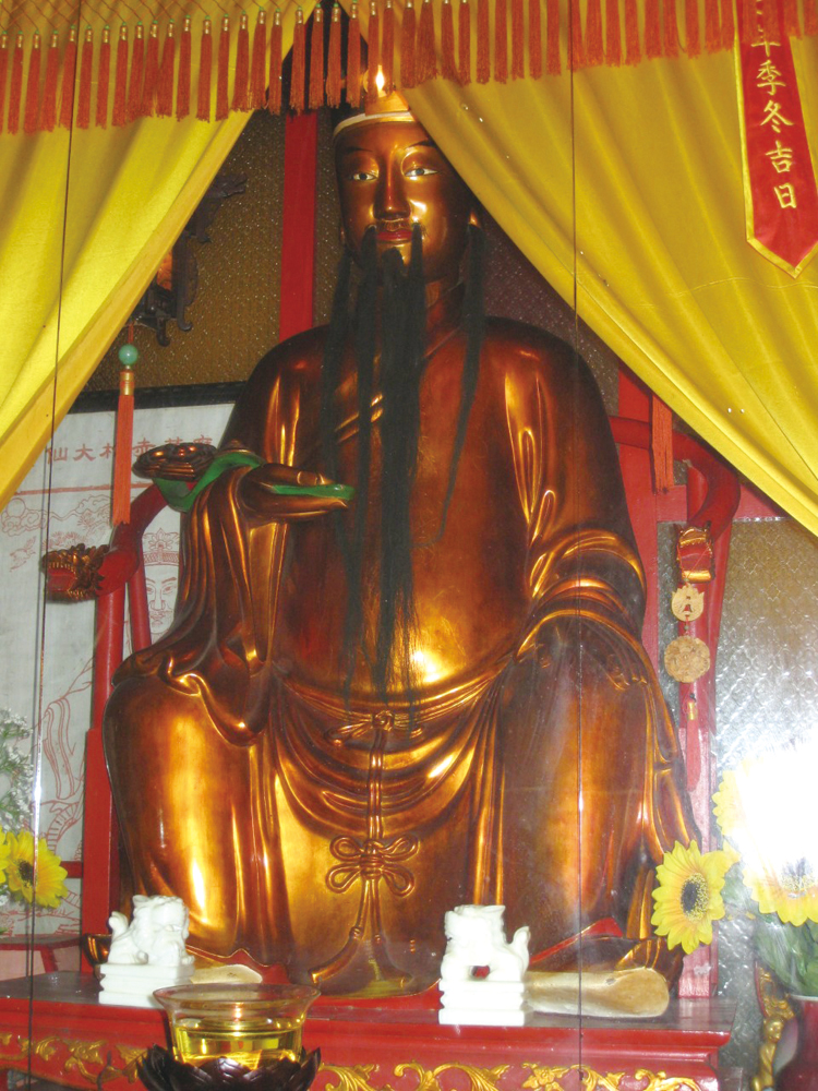 精舍內的呂祖像。