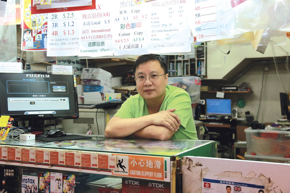 霍生40年多年來幾乎長居於身後的一個小小的工作室裡，仿如第二個家。