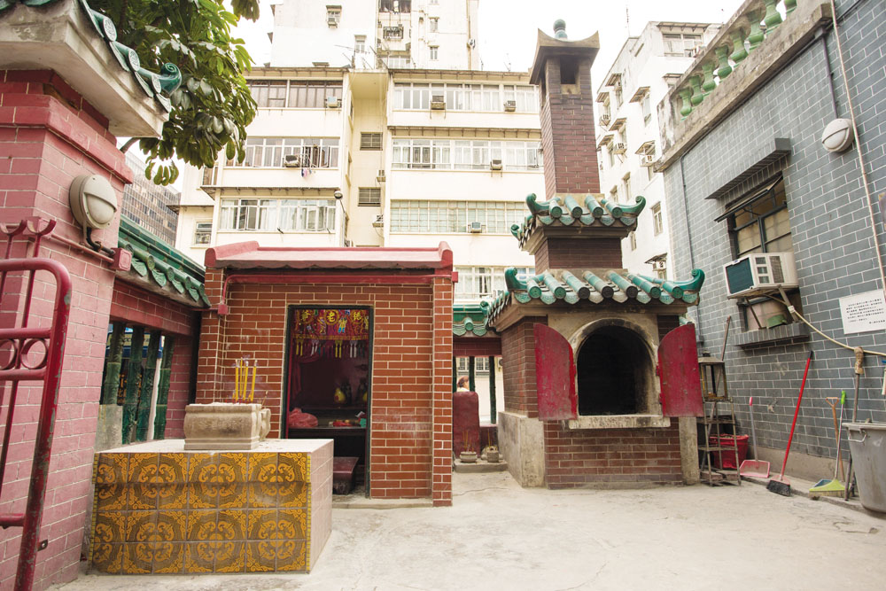 廟外的小屋供奉土地，名「福德祠」。