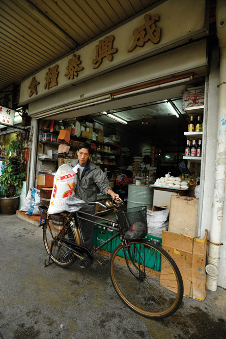 每天如是﹐將貨品集齊﹐出發送貨。