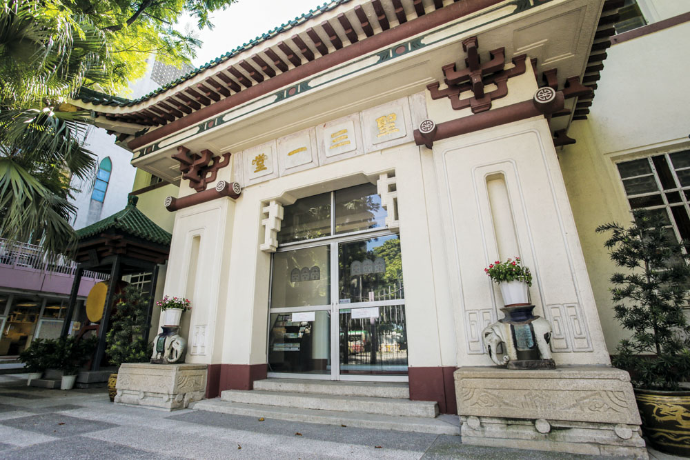 以中國傳統風格設計的聖三一座堂
