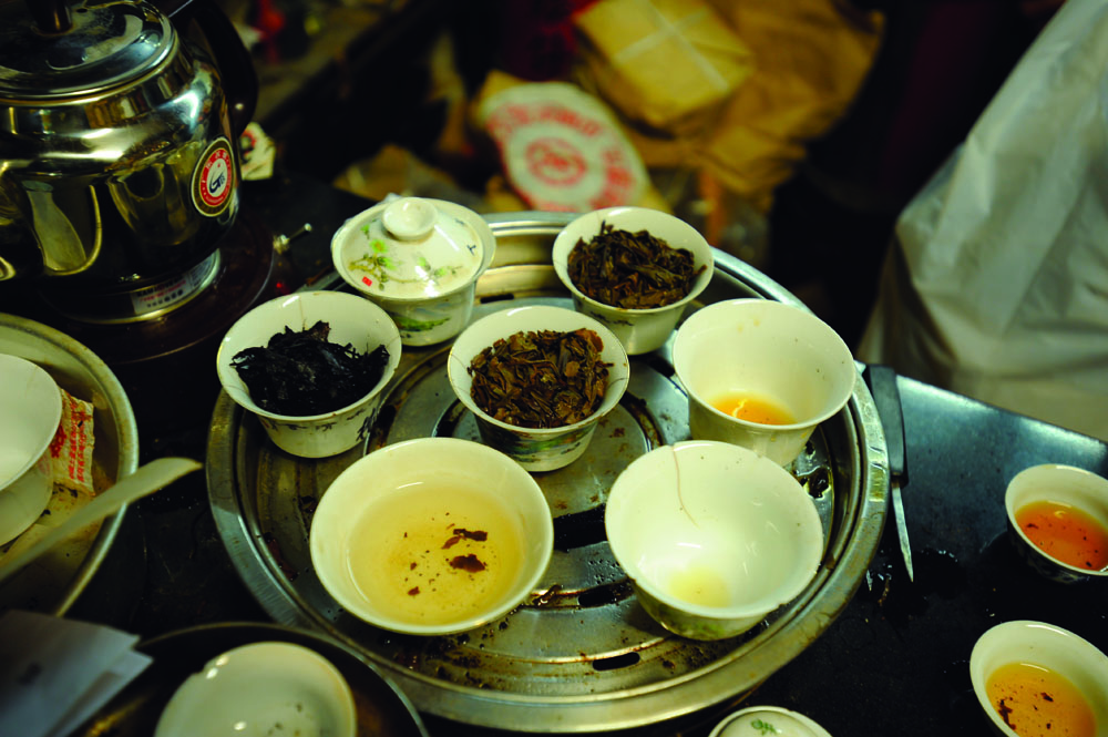 假日閒時，以茶會友已成茶店最重要的節目。
